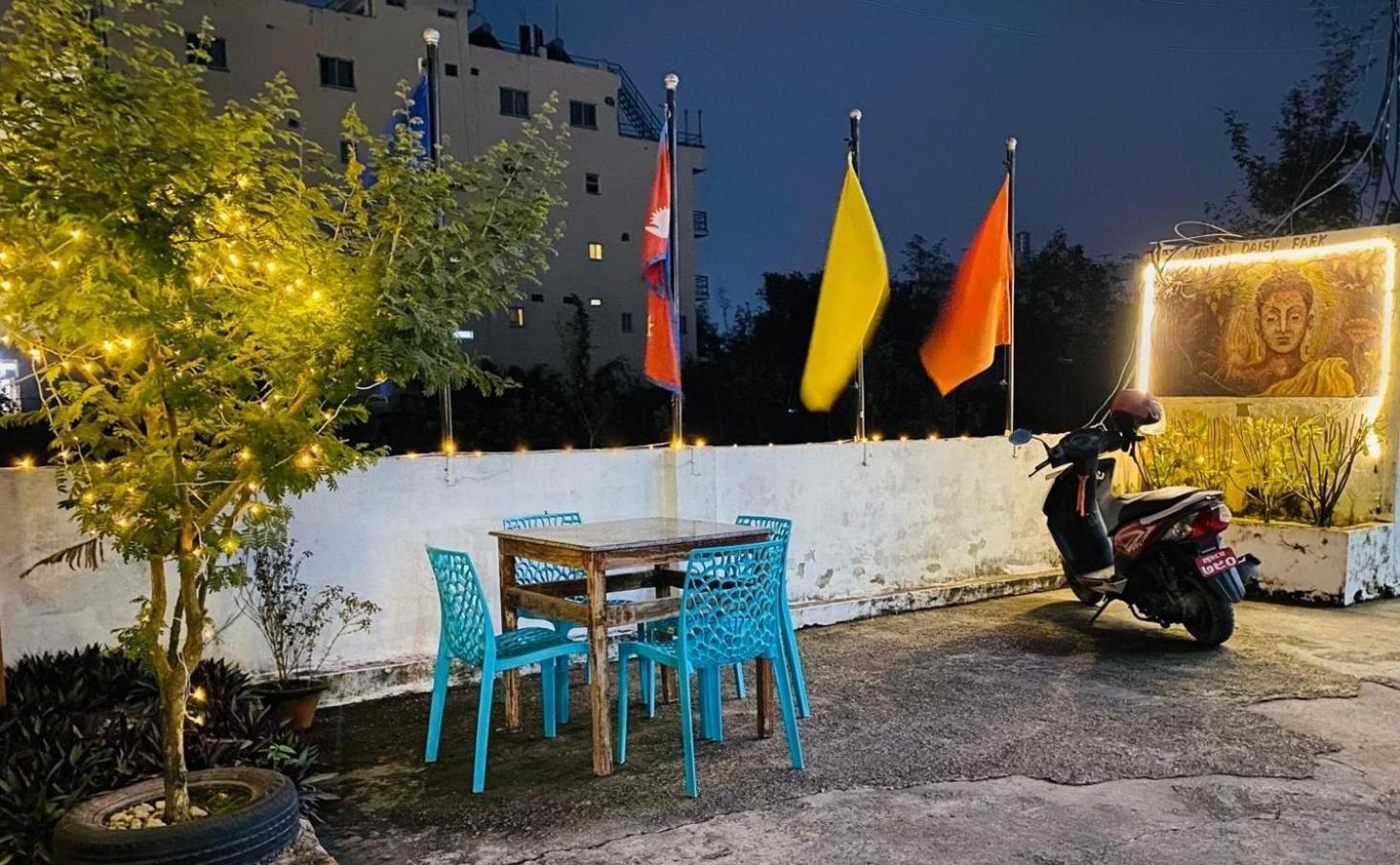 Hotel Daisy Park Bhairāhawā Zewnętrze zdjęcie